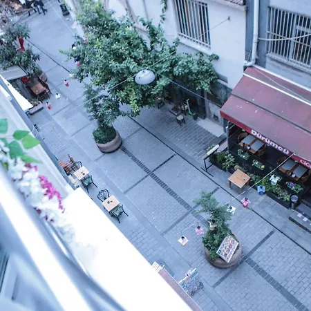 Aslan Hotel *